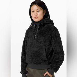 Lululemon Oh So Sherpa half zip.  Black, sz 4/XS.  Perfect condition.